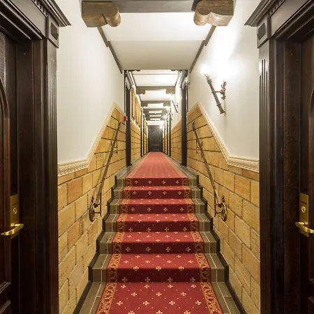 Szálloda Zamek Luzec & Wellness 4*