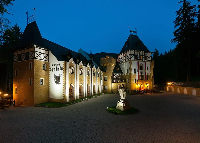 Zamek Luzec & Wellness ホテル